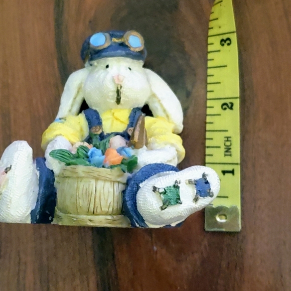 Bunny Holding Pot of Flowers Figurine - Picture 2 of 7